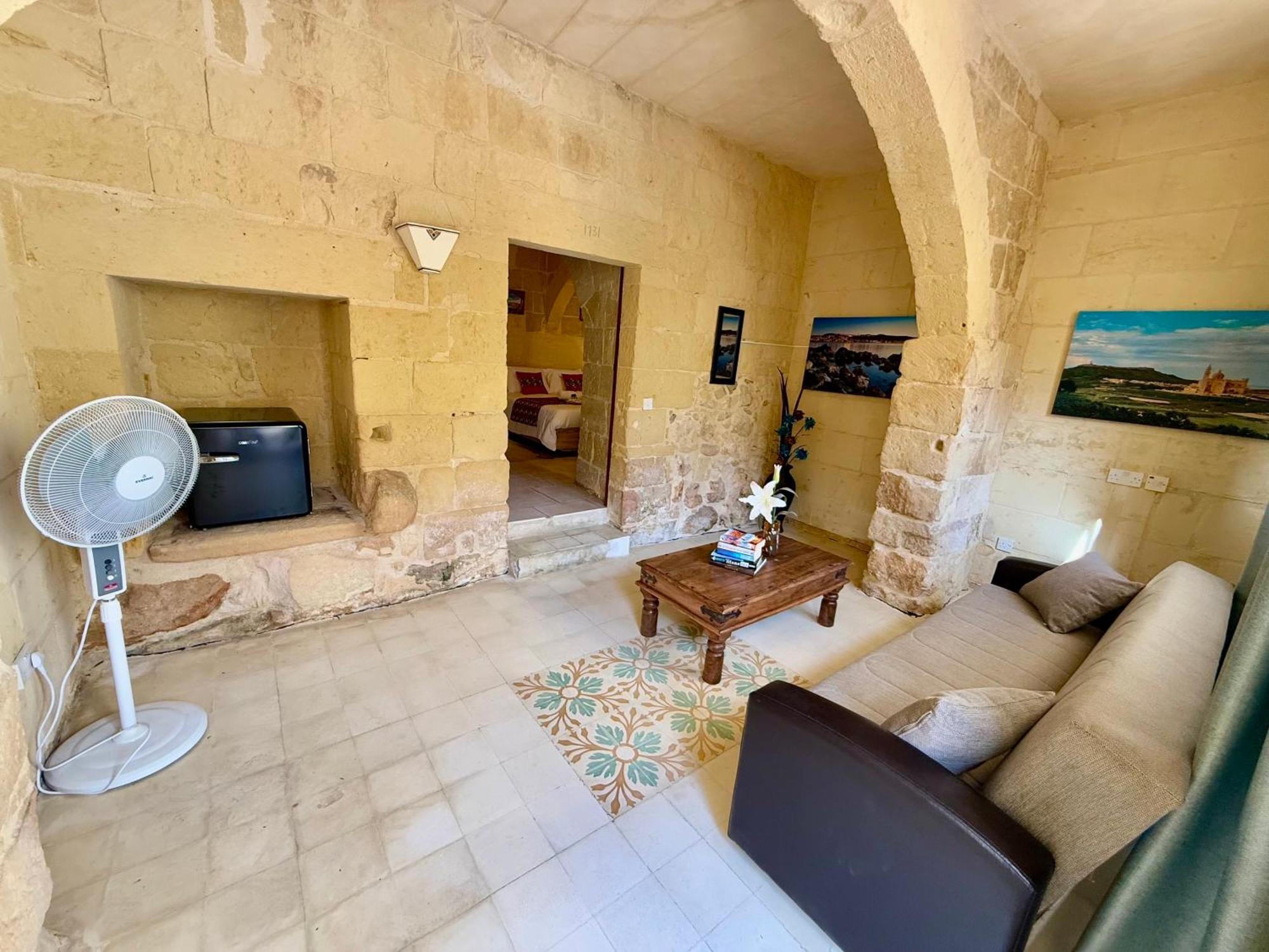 Ta' Matmura B&B Għarb Esterno foto