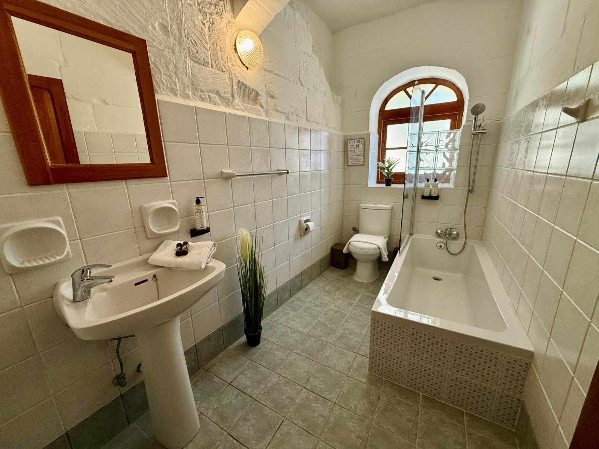 Ta' Matmura B&B Għarb Esterno foto
